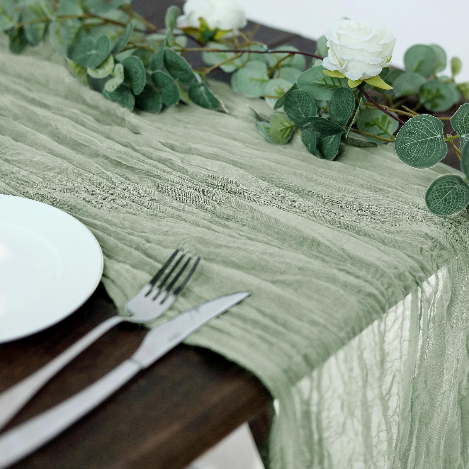 Tischläufer Musselin dusty green grün salbeigrün | mieten Verleih Hochzeit