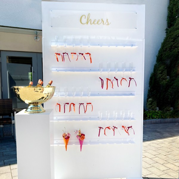 Sektwand | Champagner Wall weiss mit Acryl-Sektglashalter mieten für Hochzeit, Sektempfang, Freie Trauung und Feier_2